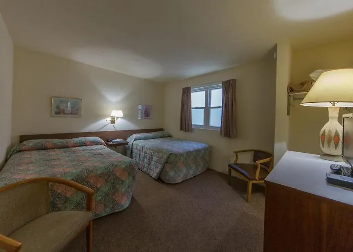 Crystal Sands Motel